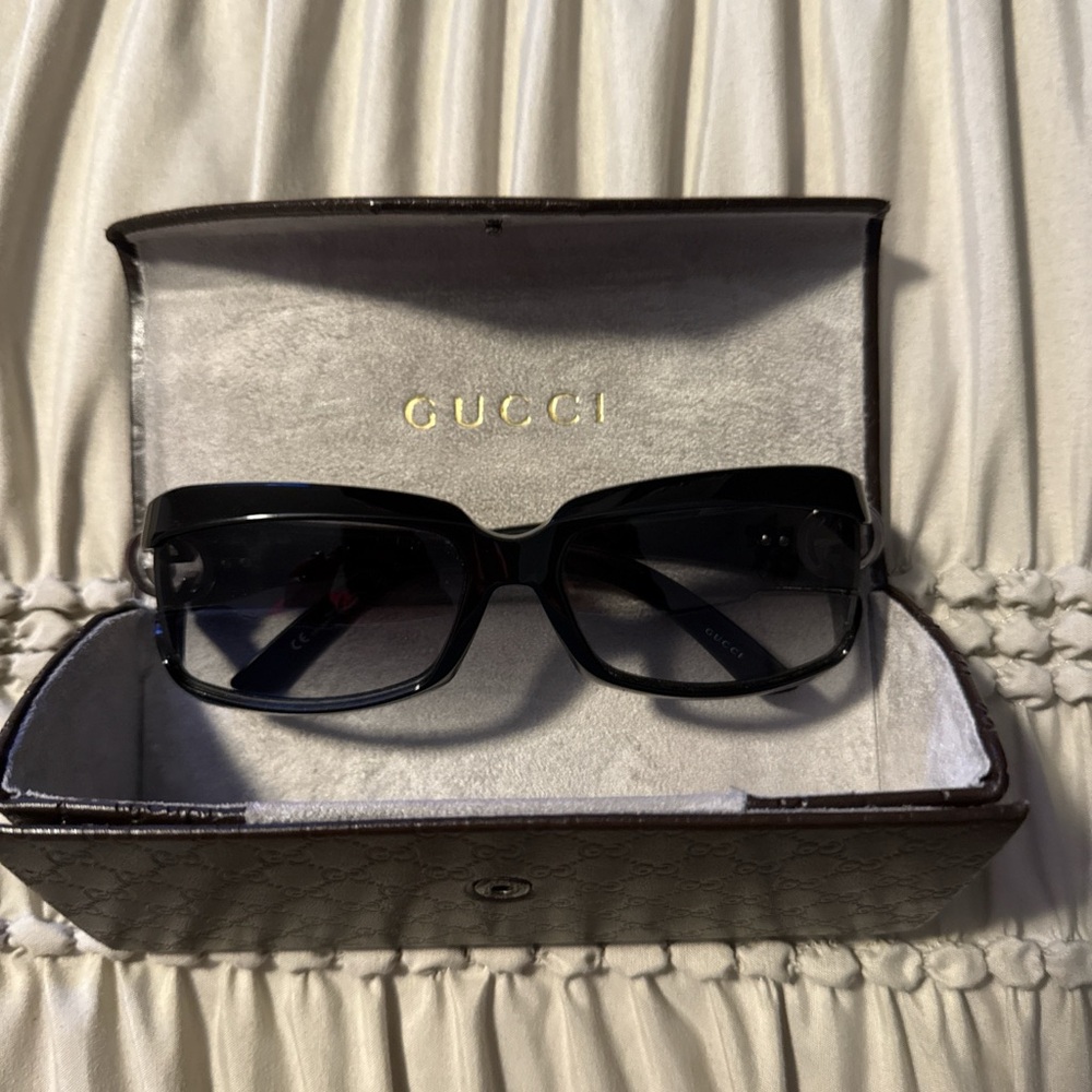 Gucci Chic Black Rectangular Sunglasses - image 1